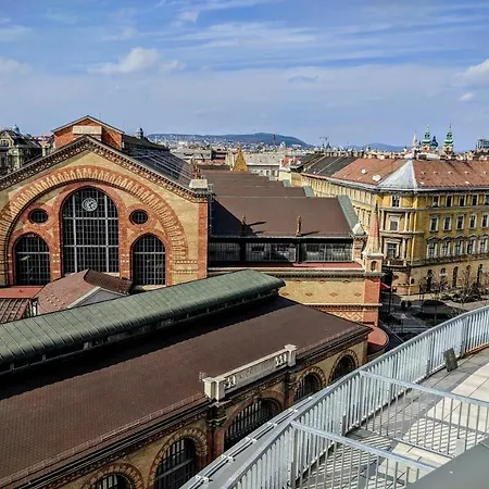 Meininger Great Market Hall מלון