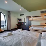 Meininger Great Market Hall Otel 3*