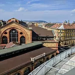 Meininger Great Market Hall Hotel