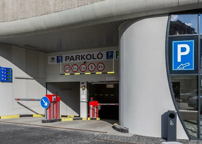 Meininger Great Market Hall Hotel 3*